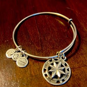 🧭 Alex and Ani Silver Compass Charm Adjustable Expandable Bracelet 🧭